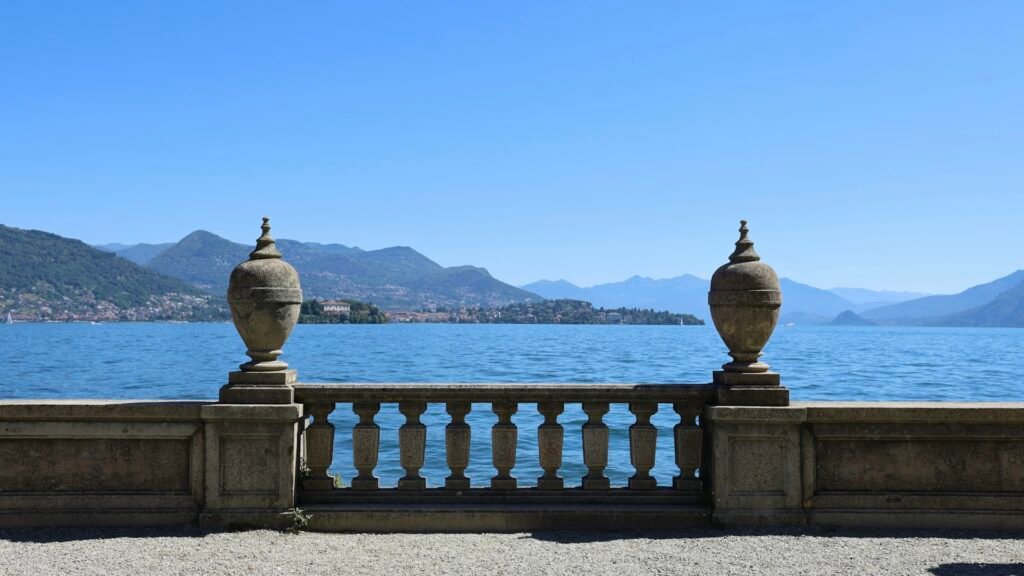 Castel Gandolfo & Roman Countryside Escape - Stone balustrade overlooking an Italian lake