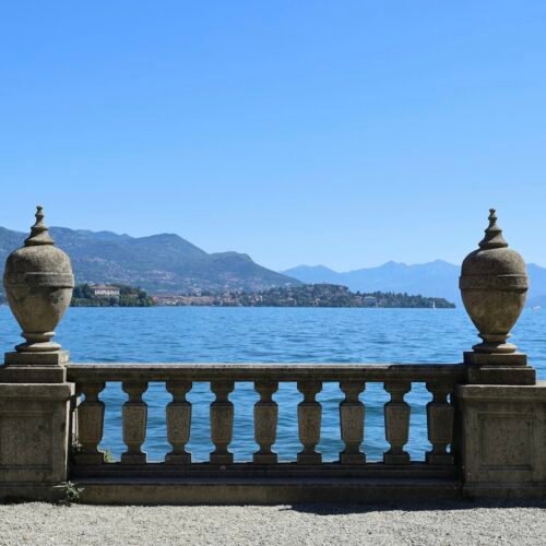 Castel Gandolfo & Roman Countryside Escape - Stone balustrade overlooking an Italian lake